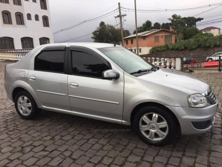 RENAULT - LOGAN - 2010/2011 - Prata - R$ 26.900,00