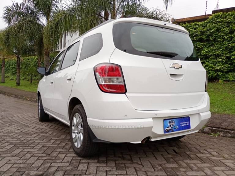 CHEVROLET - SPIN - 2014/2015 - Branca - R$ 61.900,00